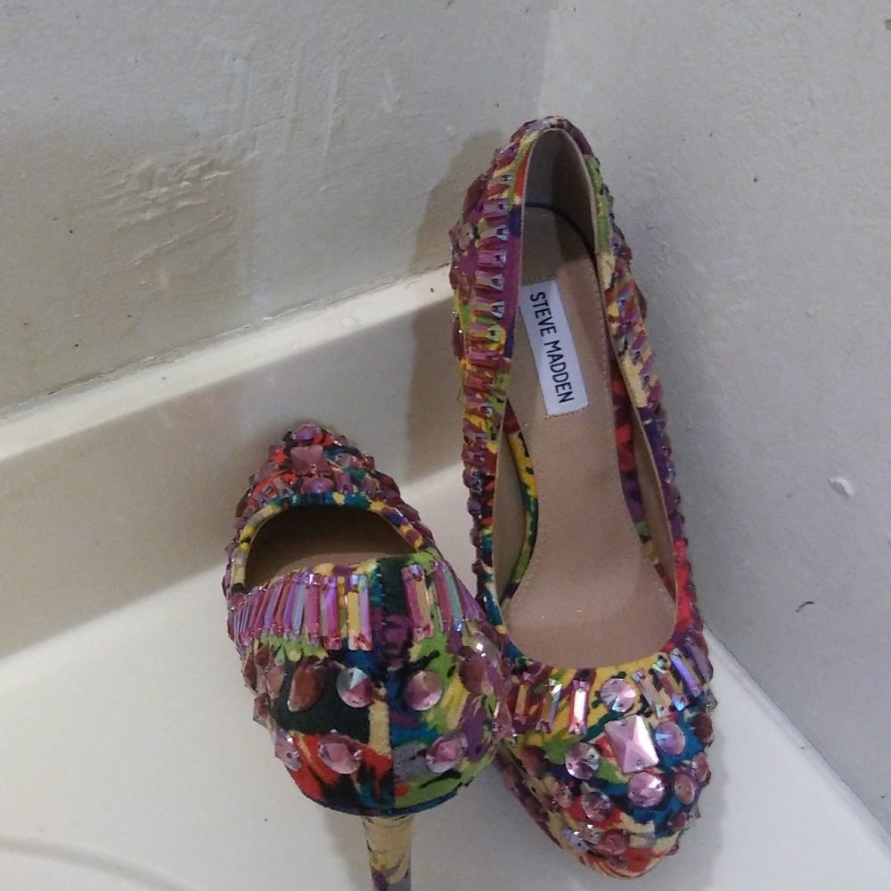 Shoes - Picture 3 of 4